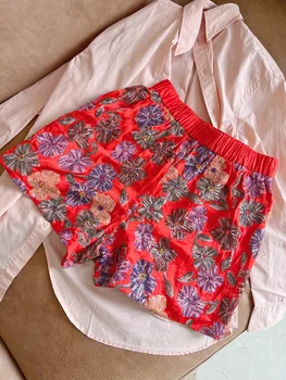 A primavera e o Verão Nova Floral Bordado de Lantejoulas Mulheres Shorts